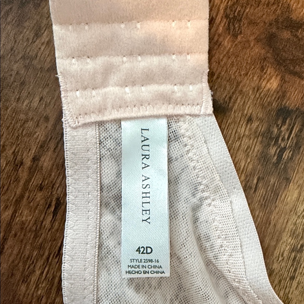Laura Ashley Light Pink Lace T-Shirt Bra - Picture 5 of 8